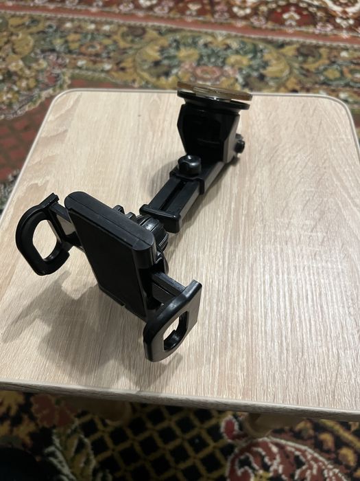 Тримач для телефону в автомобіль