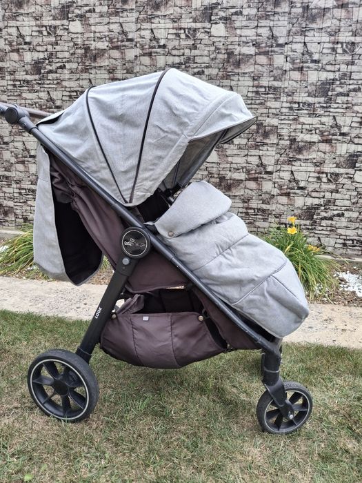 Всесезонна прогулянкова коляска Baby Design Look (польського виробництва).