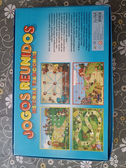 Jogo de tabuleiro "Jogos Reunidos"