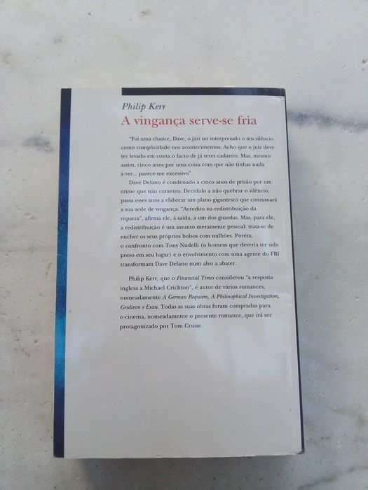 Livro - A Vingança Serve-se Fria - Philip Kerr