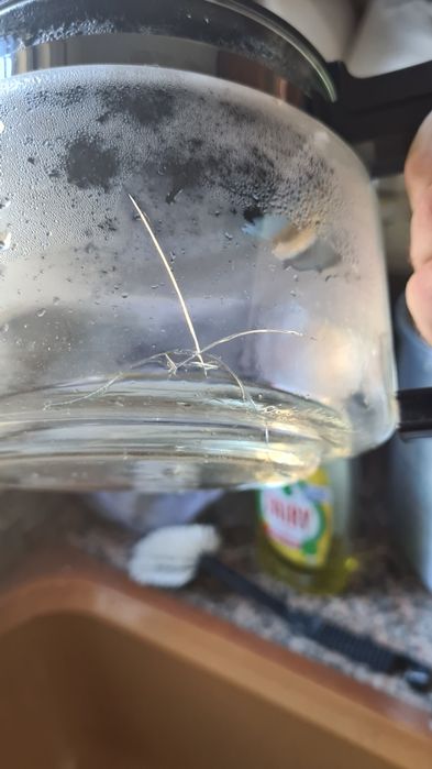 Maquina de cafe com o copo estalado