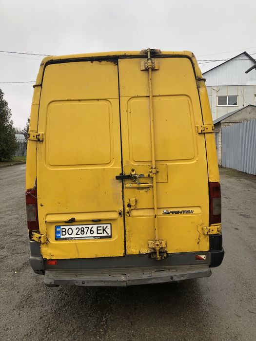 Автомобіль Mercedes-Benz Sprinter