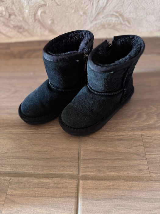 Взуття зимове для дівчинки .Уги