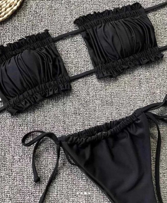 Відкритий чорний купальник для рівномірної засмаги