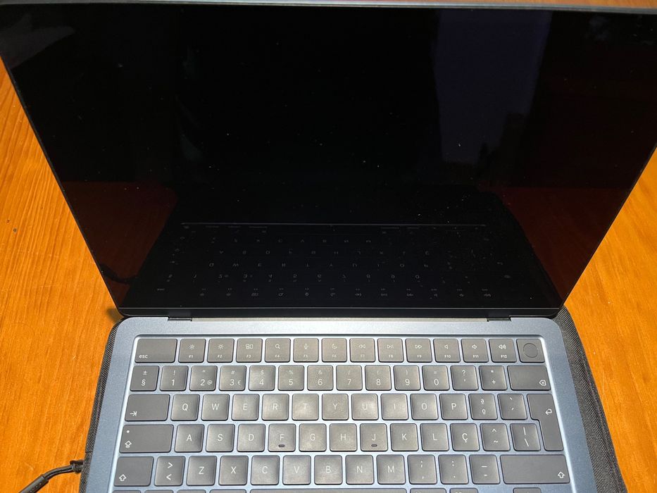 MacBook Air M2 16GB 256GB