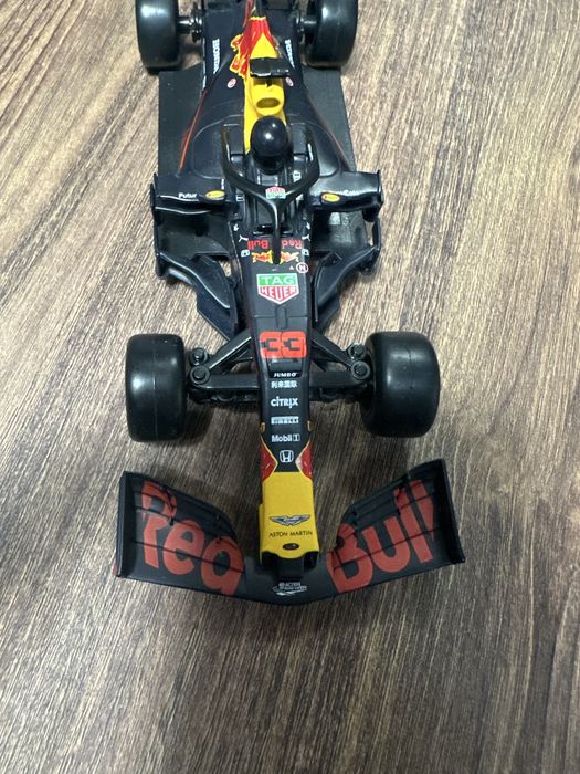 Модель болід Формула-1 Red Bull Racing Honda