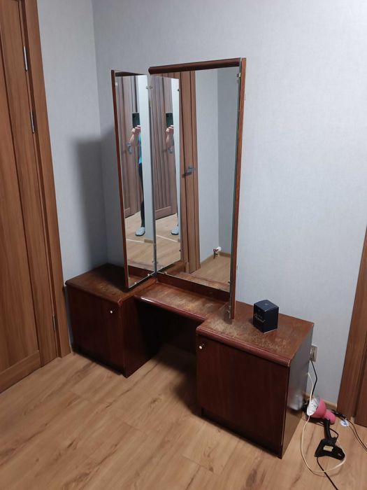 Продається трюмо