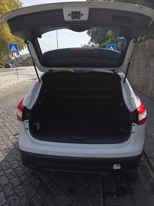 Nissan Qashqai 1.5 dCi (2015) - Full Extras / Impecável