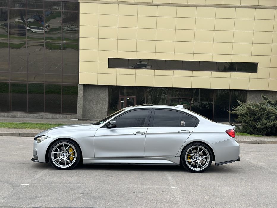 BMW F30 330I 2017p