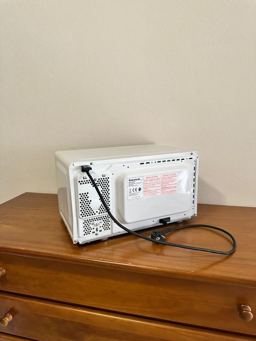 Micro-ondas Taurus 20L 700W com Grill