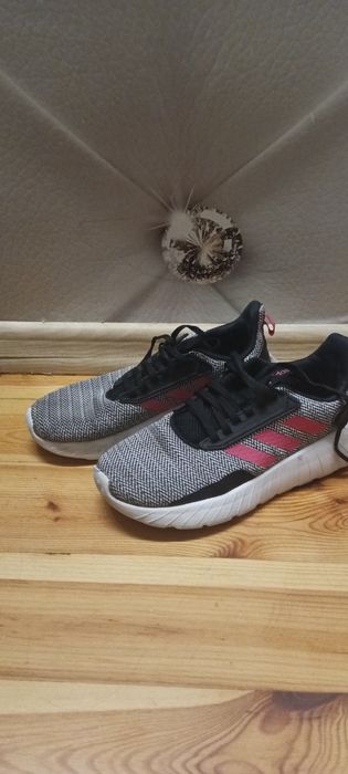 Bardzo lekkie i wygodne buty Adidas Questar Drive. Rozmiar 36 2/3.