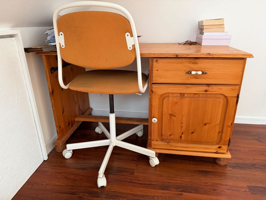 Biurko drewniane z krzesłem ikea
