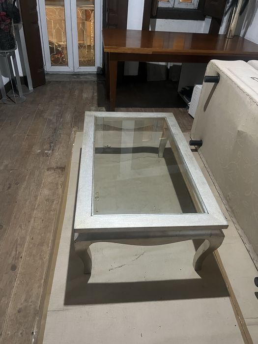 Mesa de apoio em cinza como nova