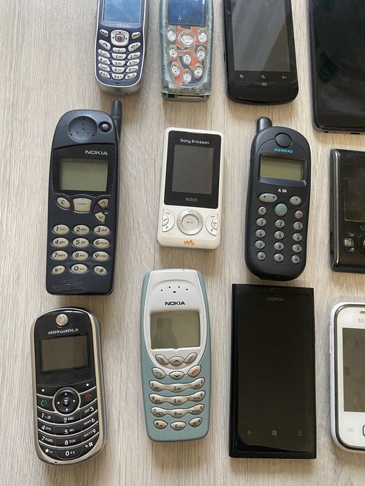 Мобильные телефоны 10 шт