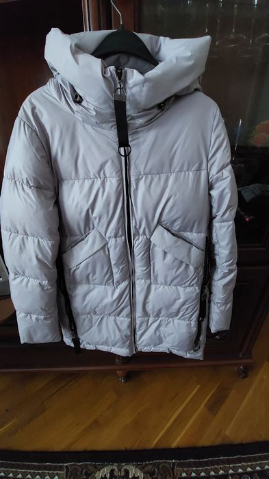 Куртка жіноча утеплена .