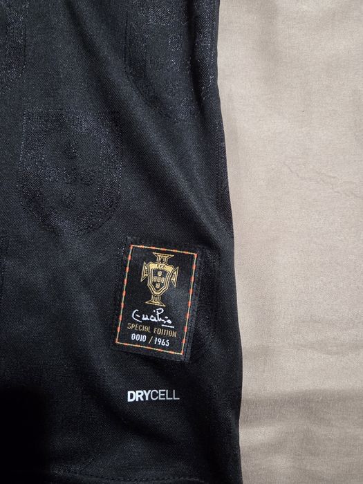 Camisola FPF edição especial Eusébio