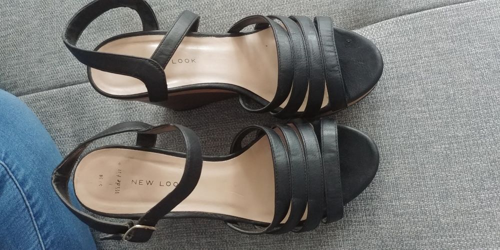 Sandaly na koturnie 38,5