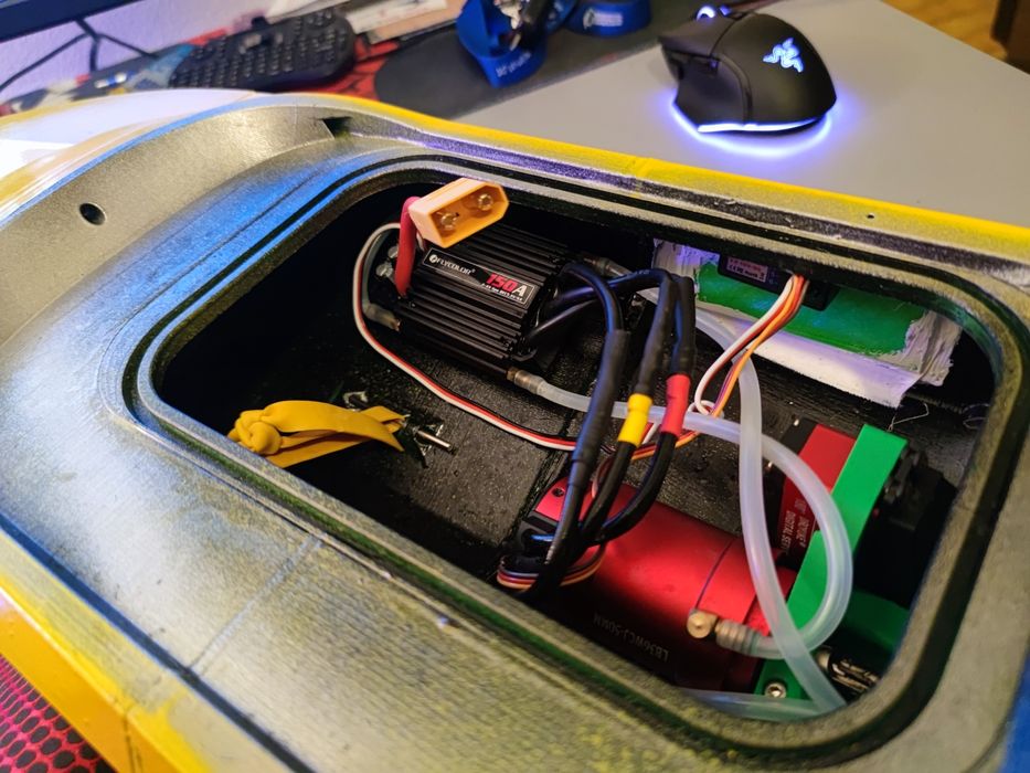 Barco RC jet boat 6s