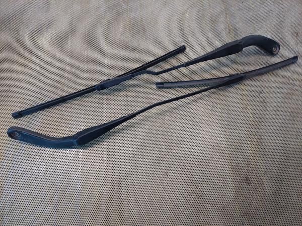 Haste / braço de escova limpa vidros frente direita BMW 1 (F21)