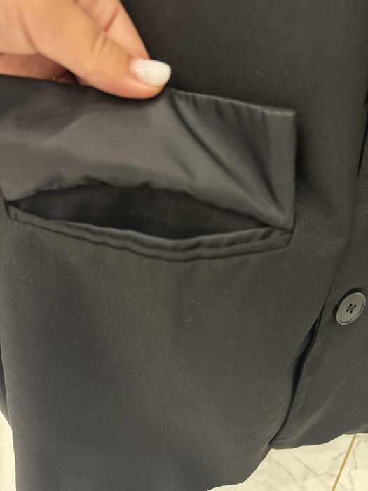 Класичний чорний костюм