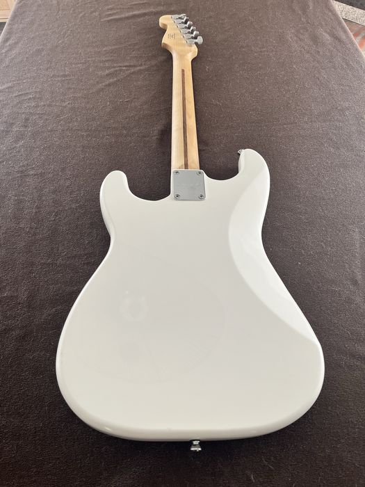 Guitarra Squier Stratocaster Sonic + Amp Fender Frontman 10G