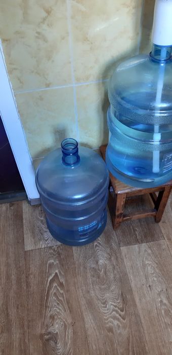 Продаються 19 літрові бутлі для води б/в