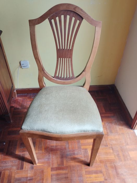 Mobília de quarto em madeira de Castanho