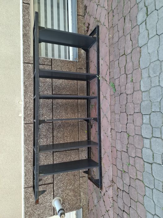 Продам металеві стелажі. Три штуки. Розмір 235×97×43. Ціна за один