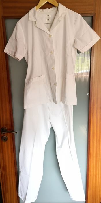 Uniforme hospitalar - calças e casaco - M