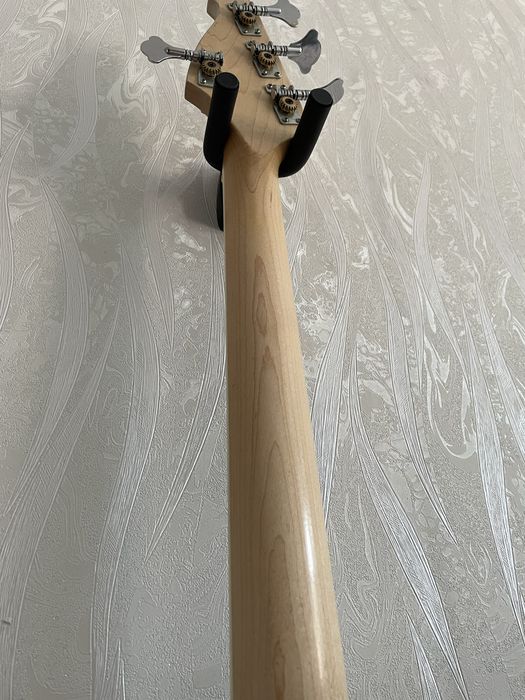 Бас гитара Stingray bass