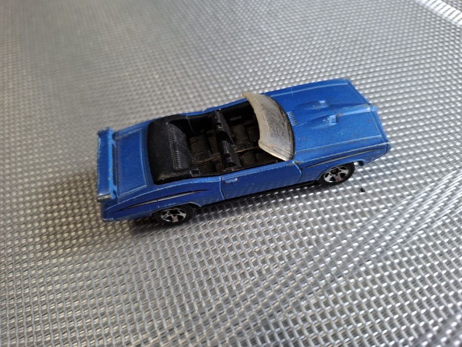 Hot wheels model samochodu skala 1:64
