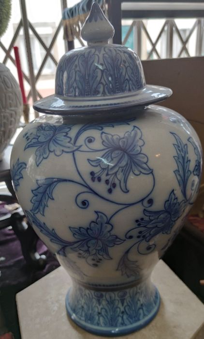 Pote grande faiança.