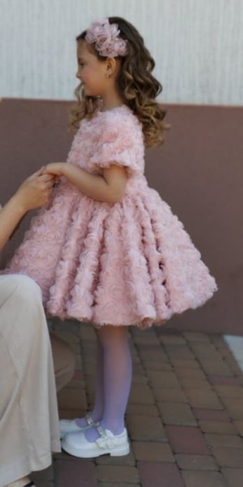 Розкішна сукня для дівчинки (ручна робота)