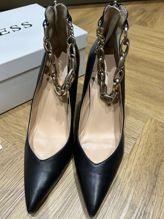 Buty na szpilce GUESS