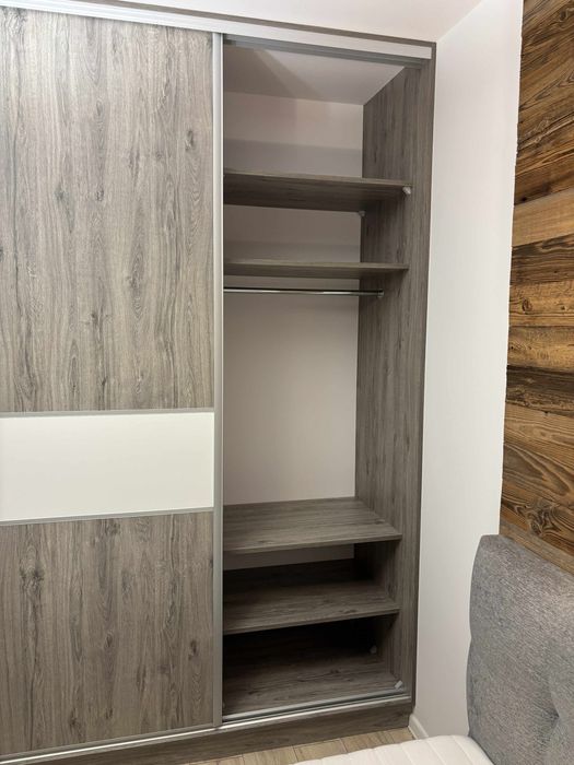 Szafa zabudowana szara
