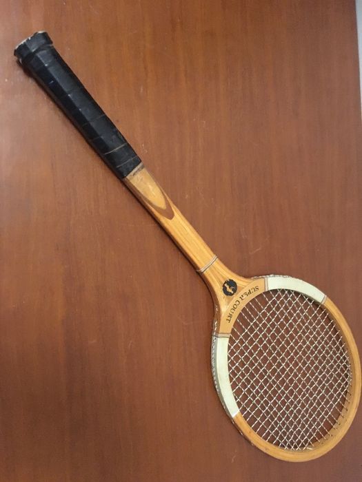 Raquete de ténis antiga em Madeira
