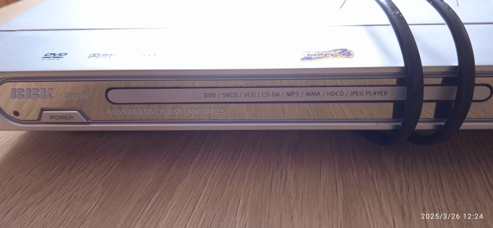 DVD проигрыватель караоке с микрофоном.