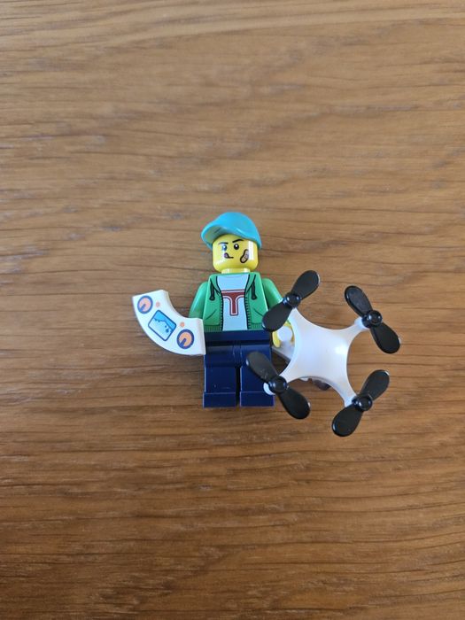 Figurka Lego Drone Boy (series 20)