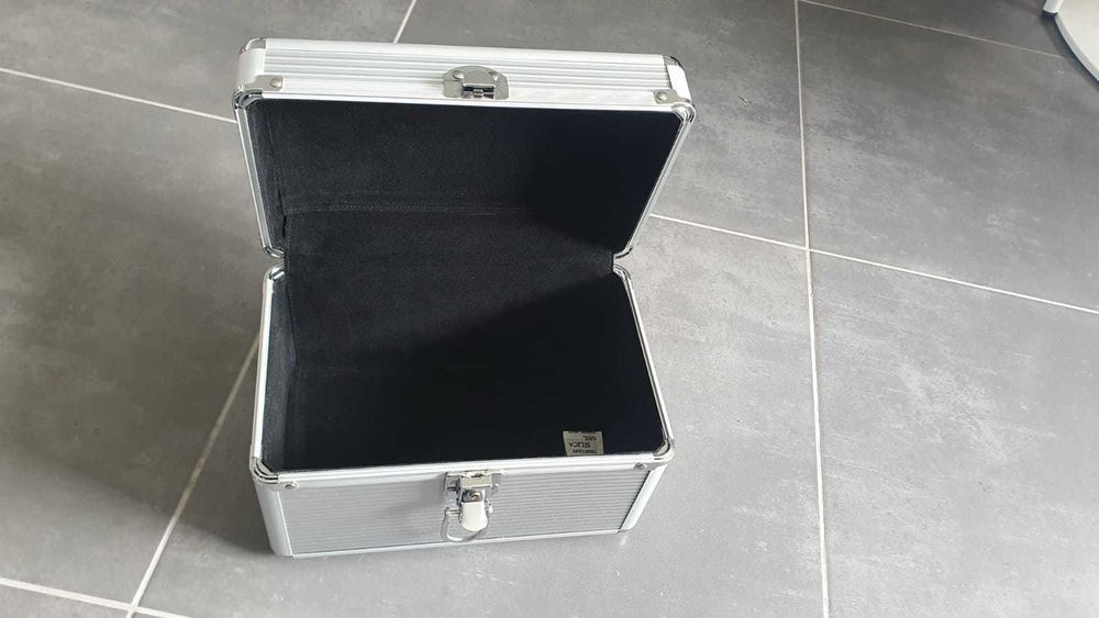 Mala para maquilhagem em alumínio. PARISAX.