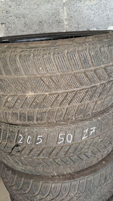 Продам зимові шини 205 50 17
