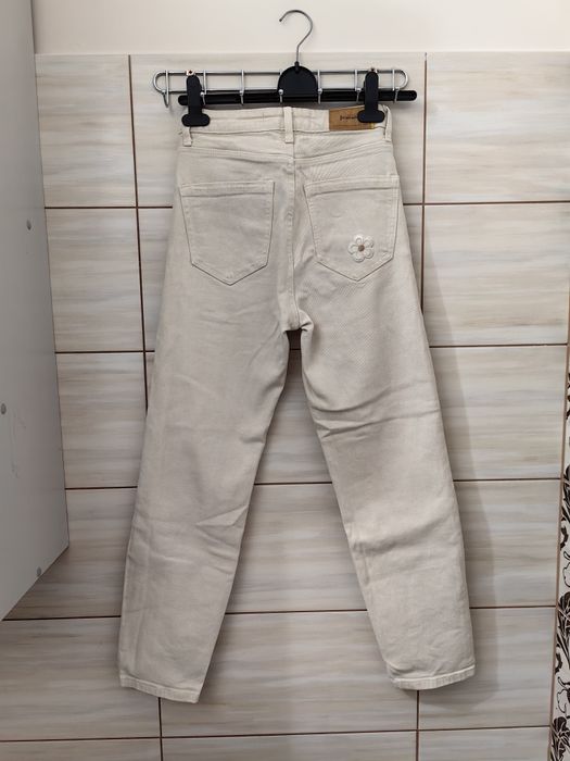 Kremowe mom jeans jeansy Stradivarius 34