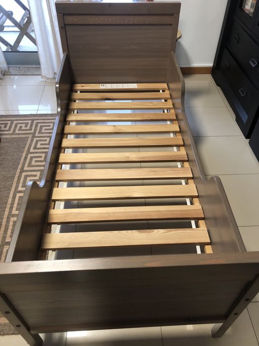 Cama de criança com colchão