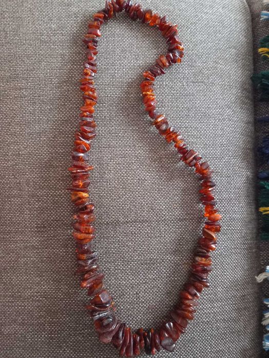 Bursztynowe korale- gruby bursztyn