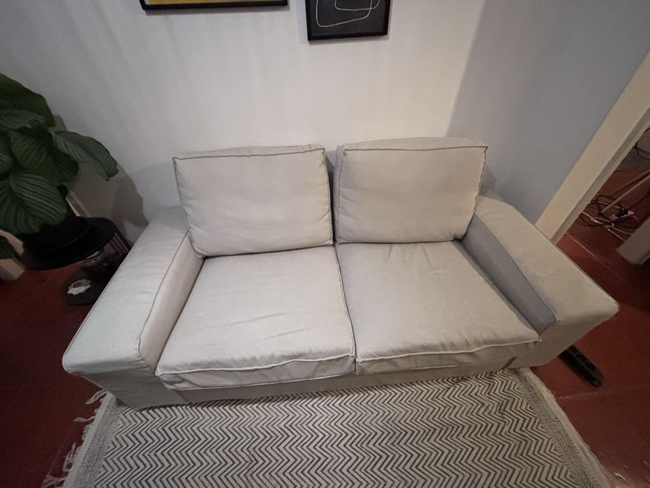 Sofá cinzento  2 lugares Kivik Ikea