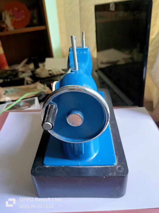 Детская швейна машинка.