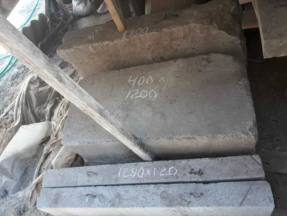 Бетонные блоки 2 шт ,Перемычки 3 пб 13   2 шт