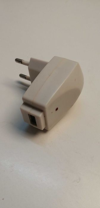 Fonte para gatos com filtros & alimentação de 220V.