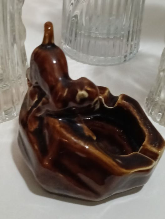 Cinzeiro de porcelana vidrada