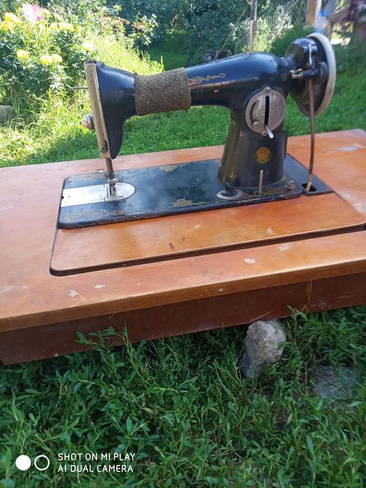 Швейная машинка  ретро