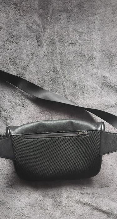 Armani Exchange сумка-бананка зі шкіри (Black) (чорного кольору)